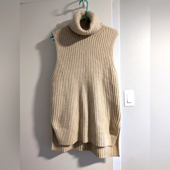 H&M sleeveless knit turtleneck size Medium - Picture 2 of 3
